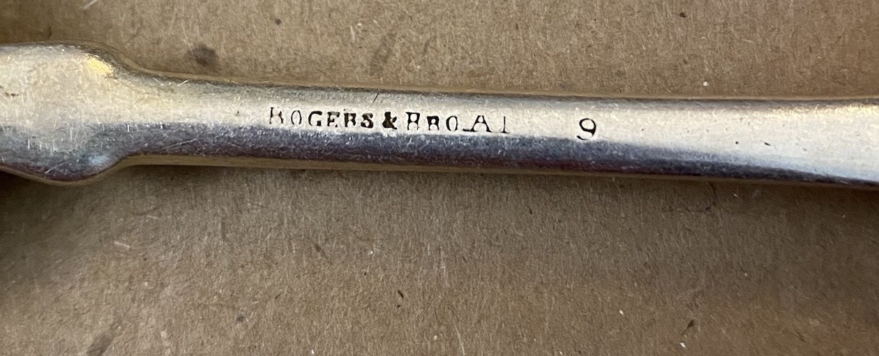 Antiq Rogers & Bros Silverplate 7 1/4” Tipped Oval Soup Spoon Wing Fiddle Mono