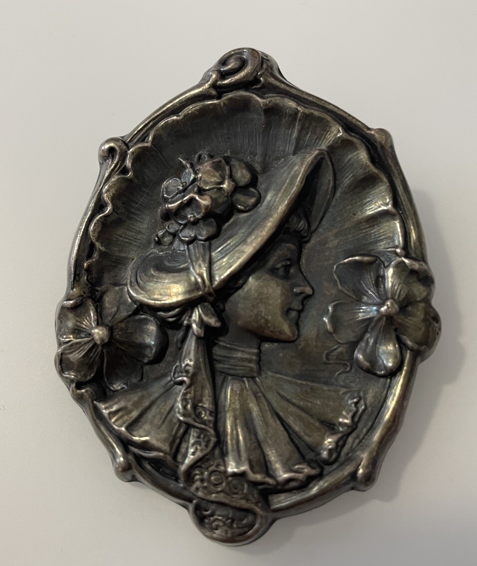 1904 Antique Victorian Sterling Front Repousse Gibson Girl Brooch Pin