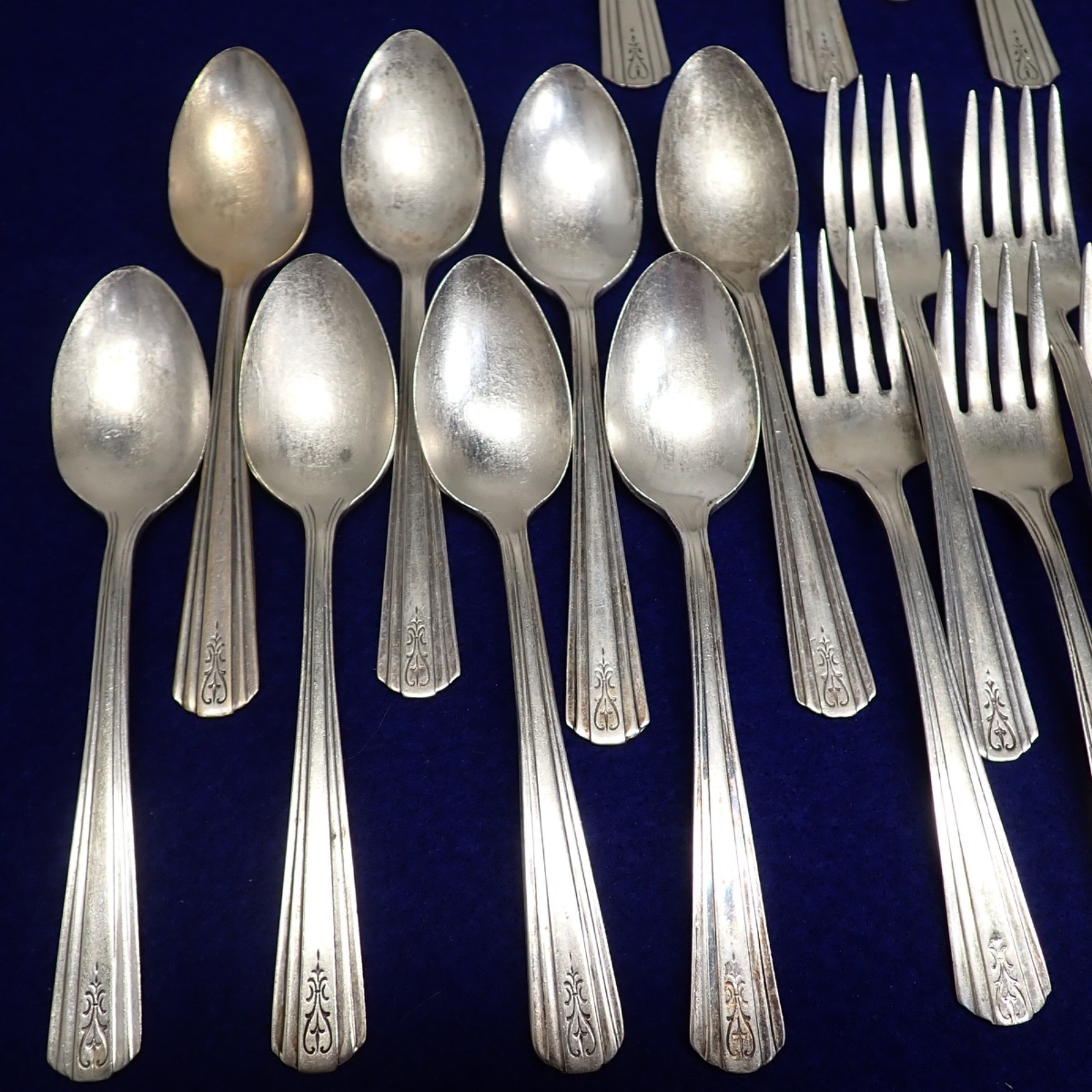 35 Pc AVON 1940 Silverplate Flatware Set Spoons Forks Knives S12