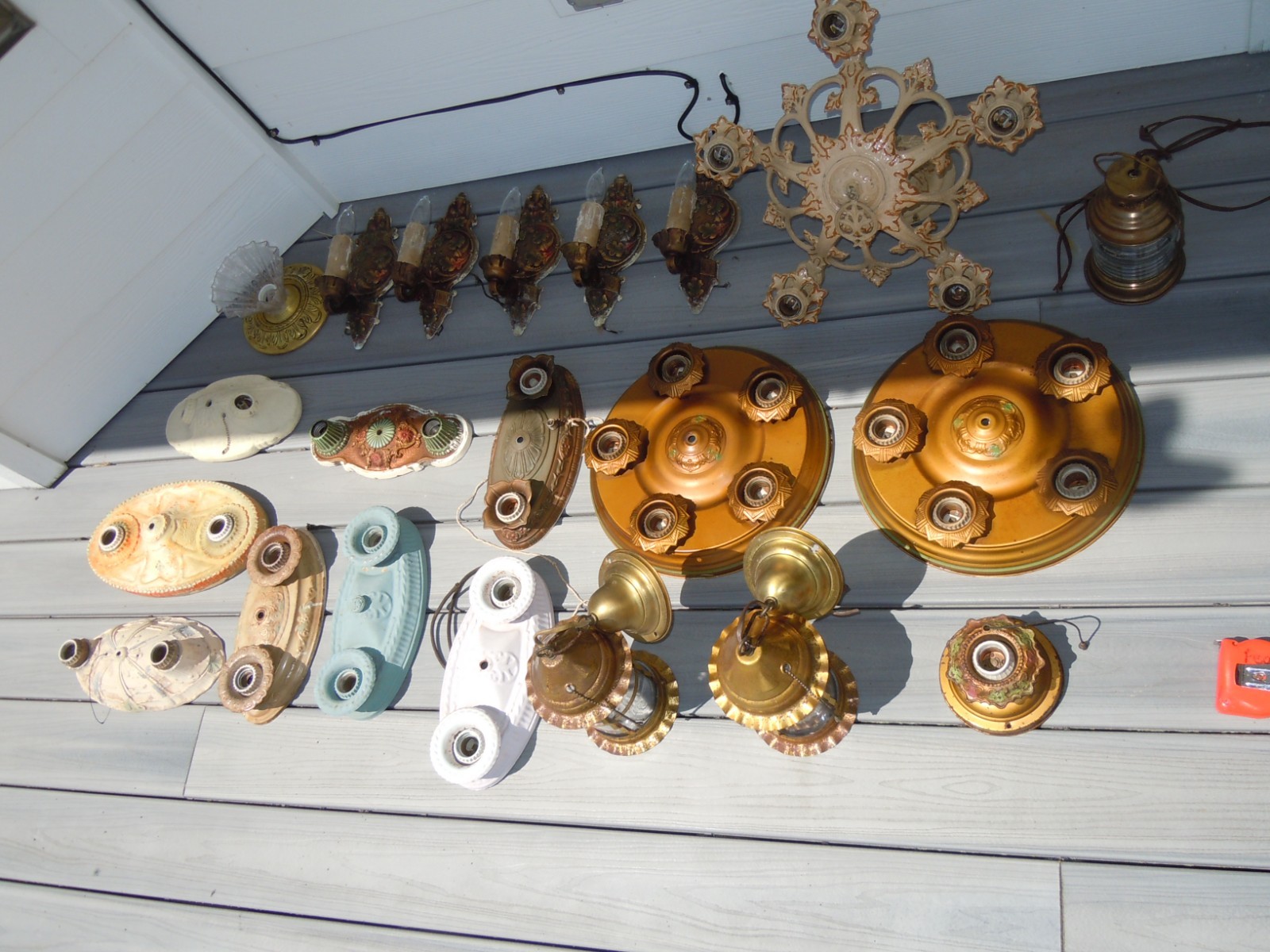 VINTAGE SINGLE SOCKET FLUSH MOUNT LIGHT FIXTURE