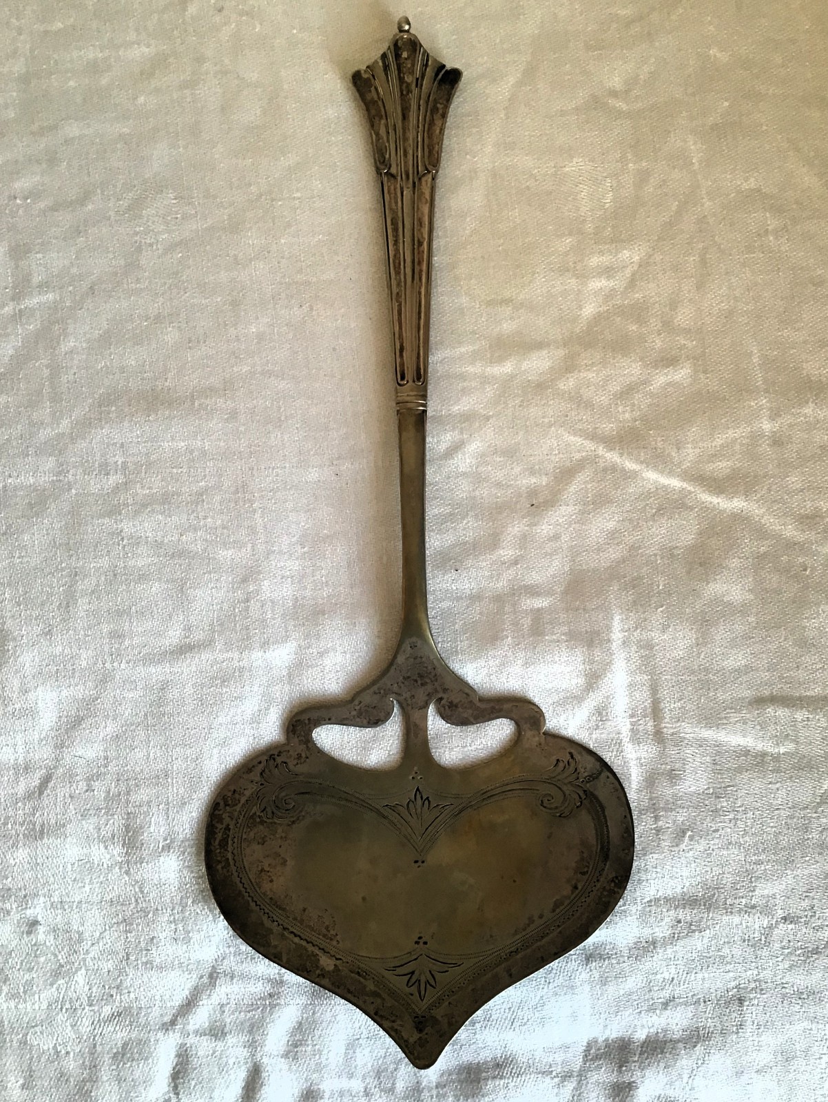 Antique MW&S Mark Willis & Son Sheffield 1886-1918 Silver Plated Pie Server.