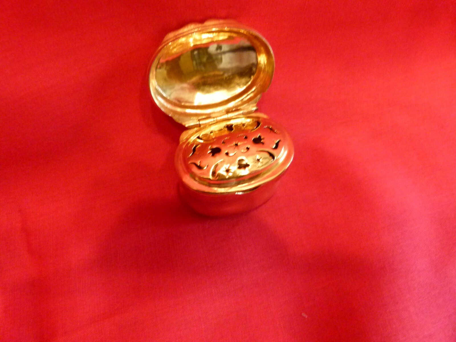 RARE GEORGIAN c1800 SOLID SILVER 18ct GILT BASKET FORM VINAIGRETTE,STAMPED 750