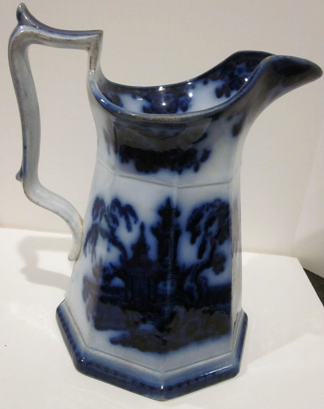 ANTIQUE FLOW BLUE IRONSTONE PITCHER PELEW PATTERN 9 1/4″ E. CHALLINOR ~1850’S