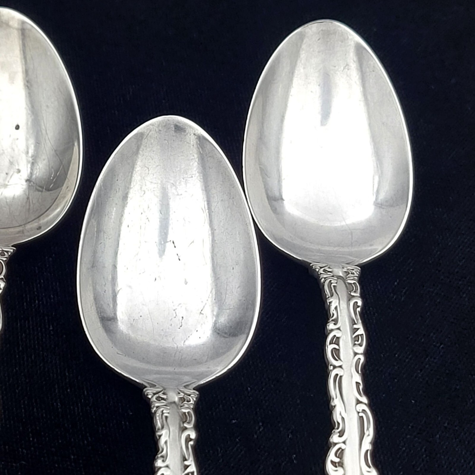 Whiting Louis XV Lot of 4 Sterling Silver Teaspoons 5 3/4″ Monogrammed