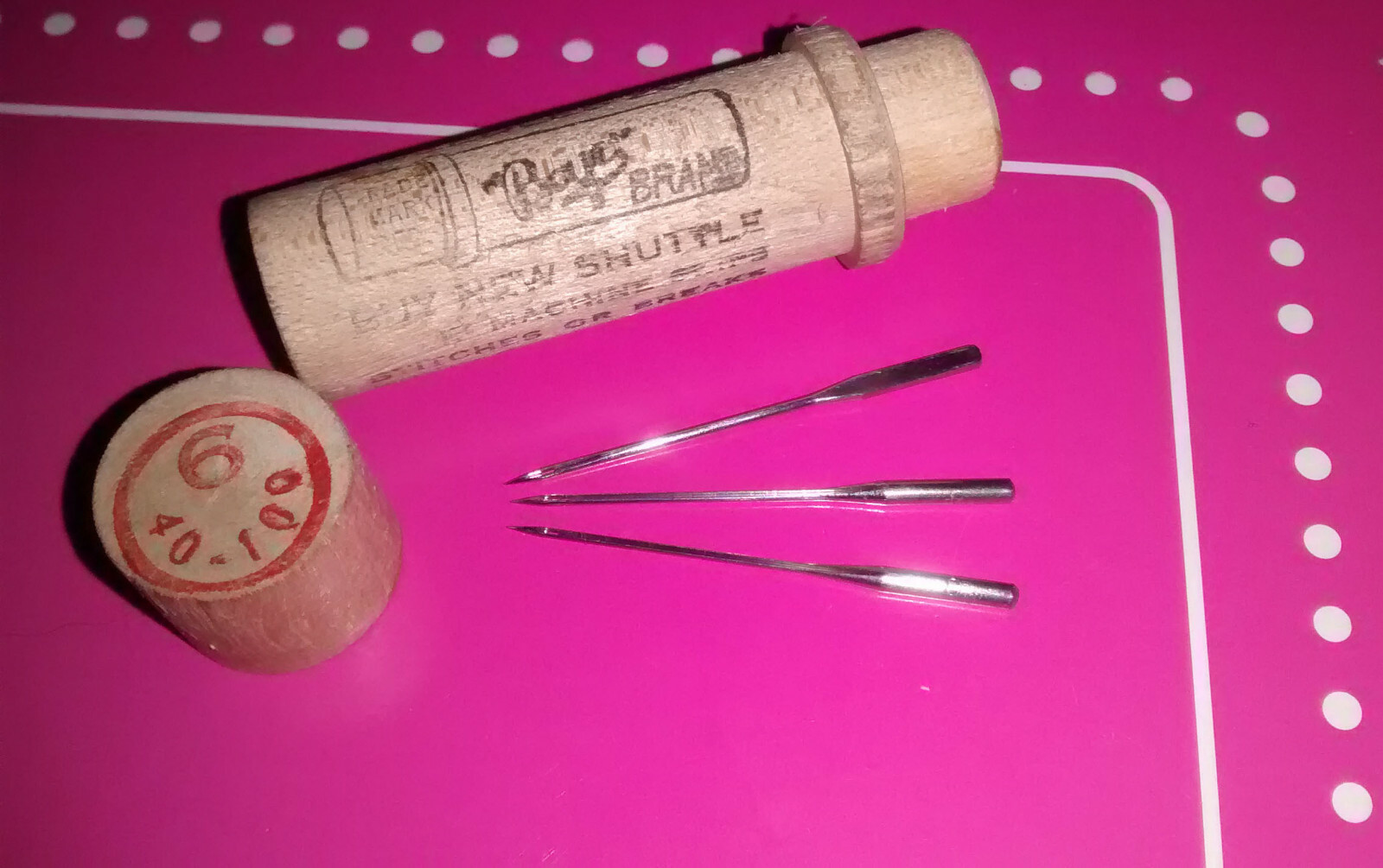 One shuttle 6 Needles & 2 Long bobbins Lakeside Kensington Paragon 5 & 6