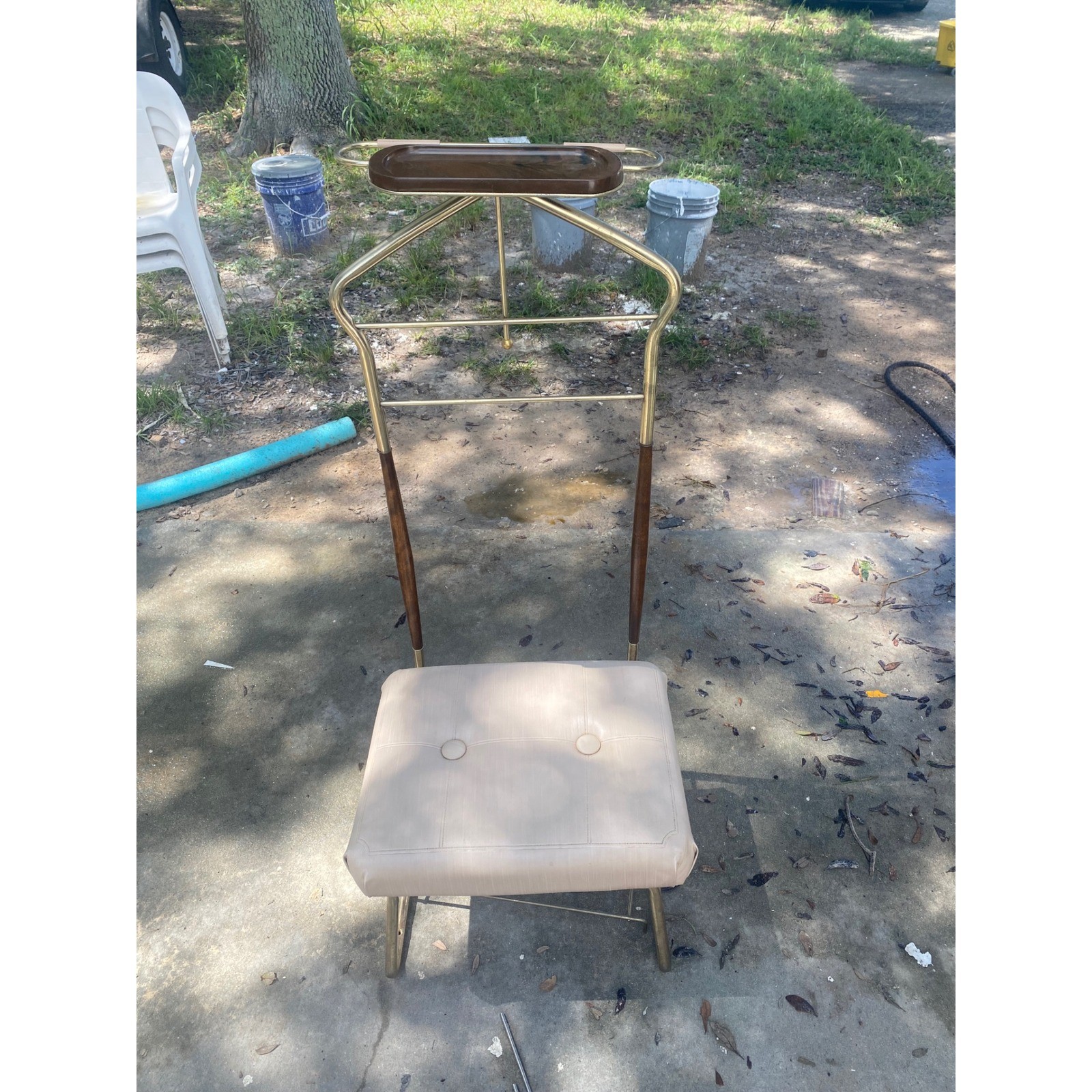 Vintage Pearl-Wick Valet Chair Mid Century Modern Brass Wood Suit Stand Rack