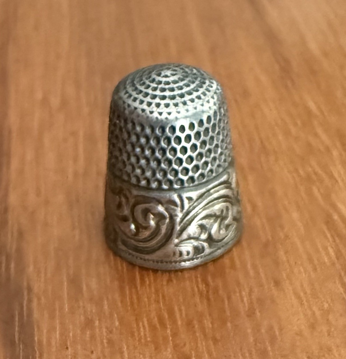 Antique Late 19th – Early 20th Century Silver Thimble Paisley Floral Scroll Sz 7