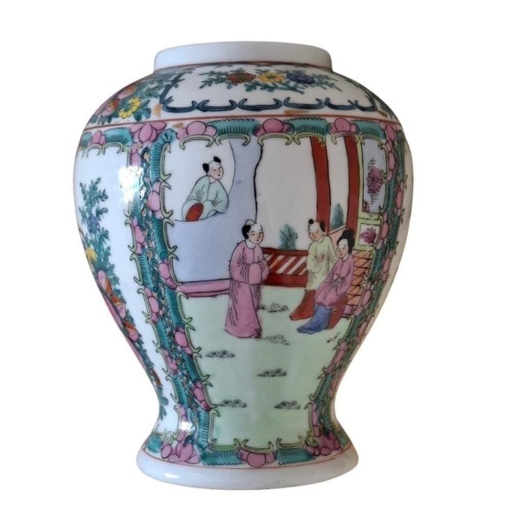 Vintage Chinese Family Rose Medallion Hand-Painted Asian Porcelain Vase
