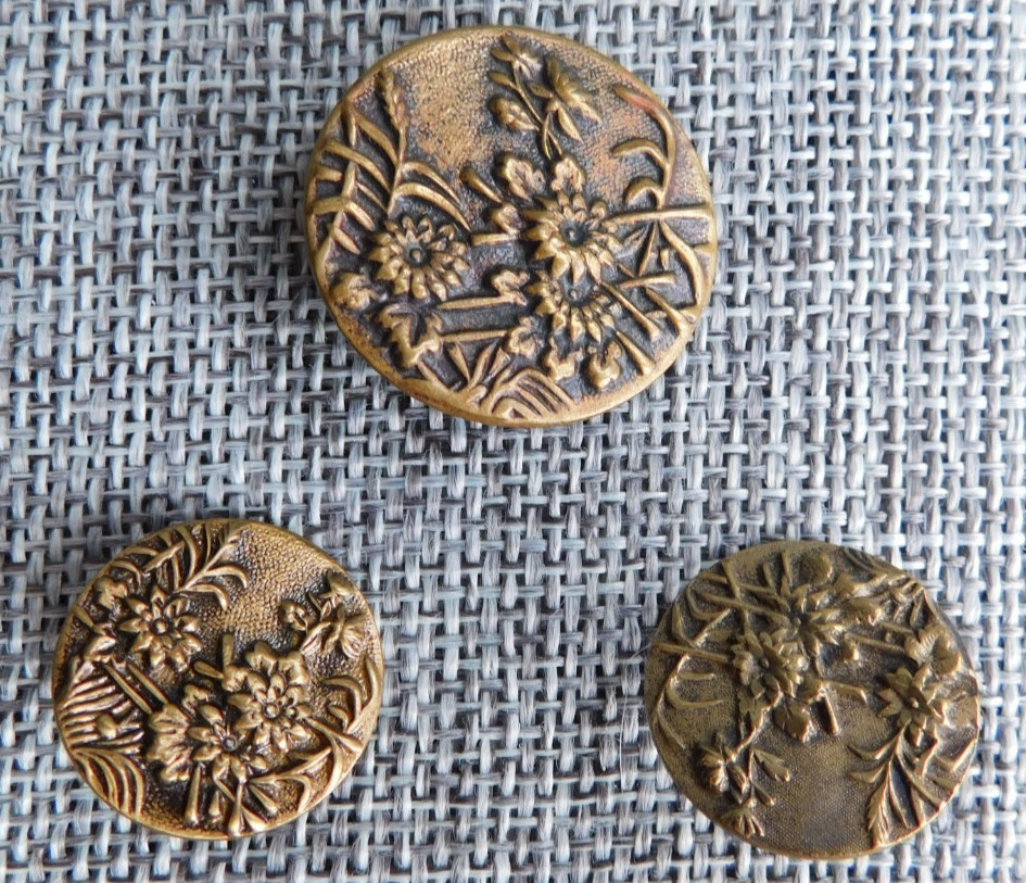 Lot Antique Vtg Buttons Plant Life #1211-B