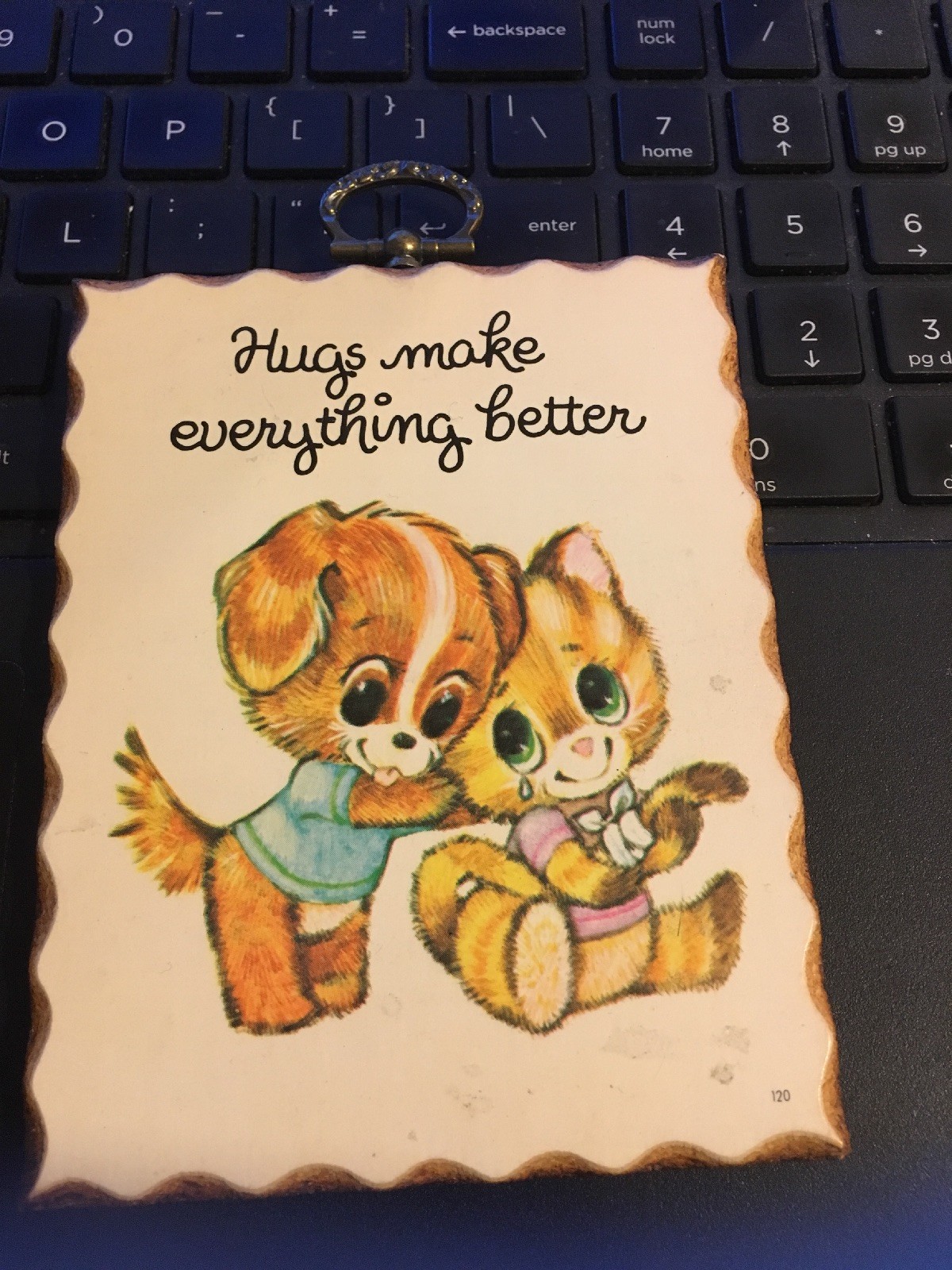1982 Paula Cutes Wall Plaque USA : Hugs Make Everything Better 4-1/2″ x 3-1/2″