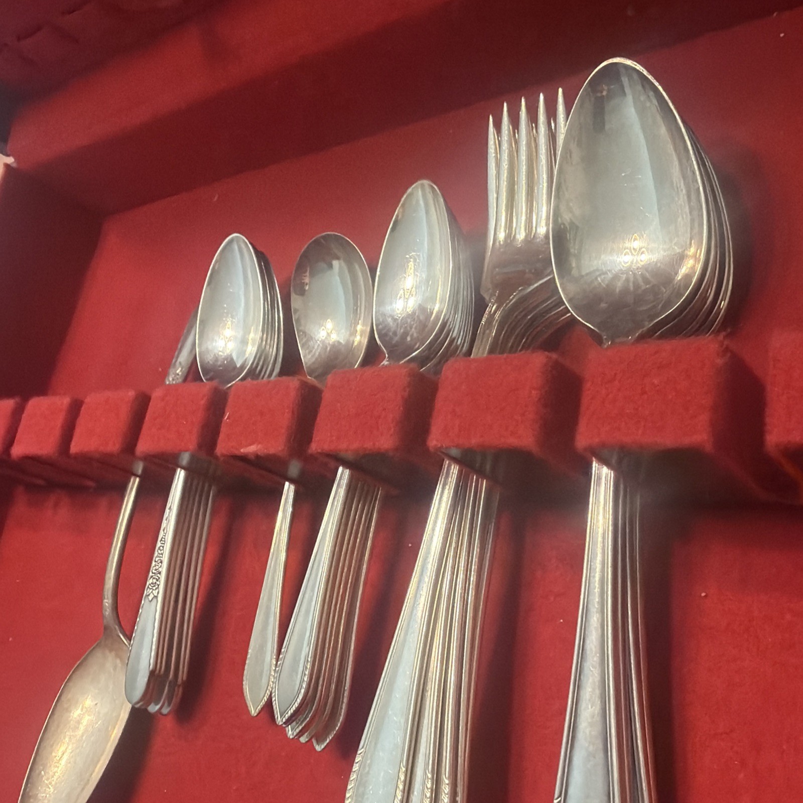 Vintage WM Rogers & Son IS Silverplate Silverware Set 34 Pieces