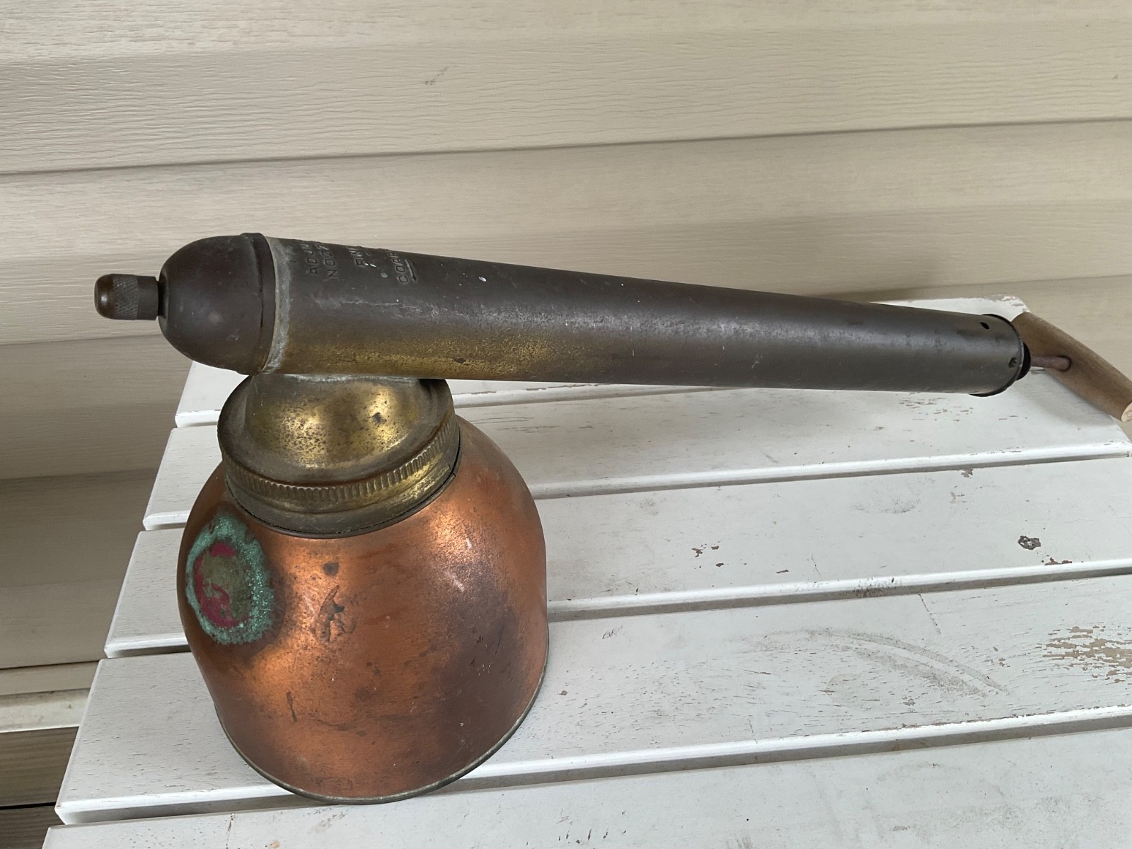 ANTIQUE COPPER/BRASS BUG SPRAYER MADE IN USA WOODEN HANDLE NOT TESTED