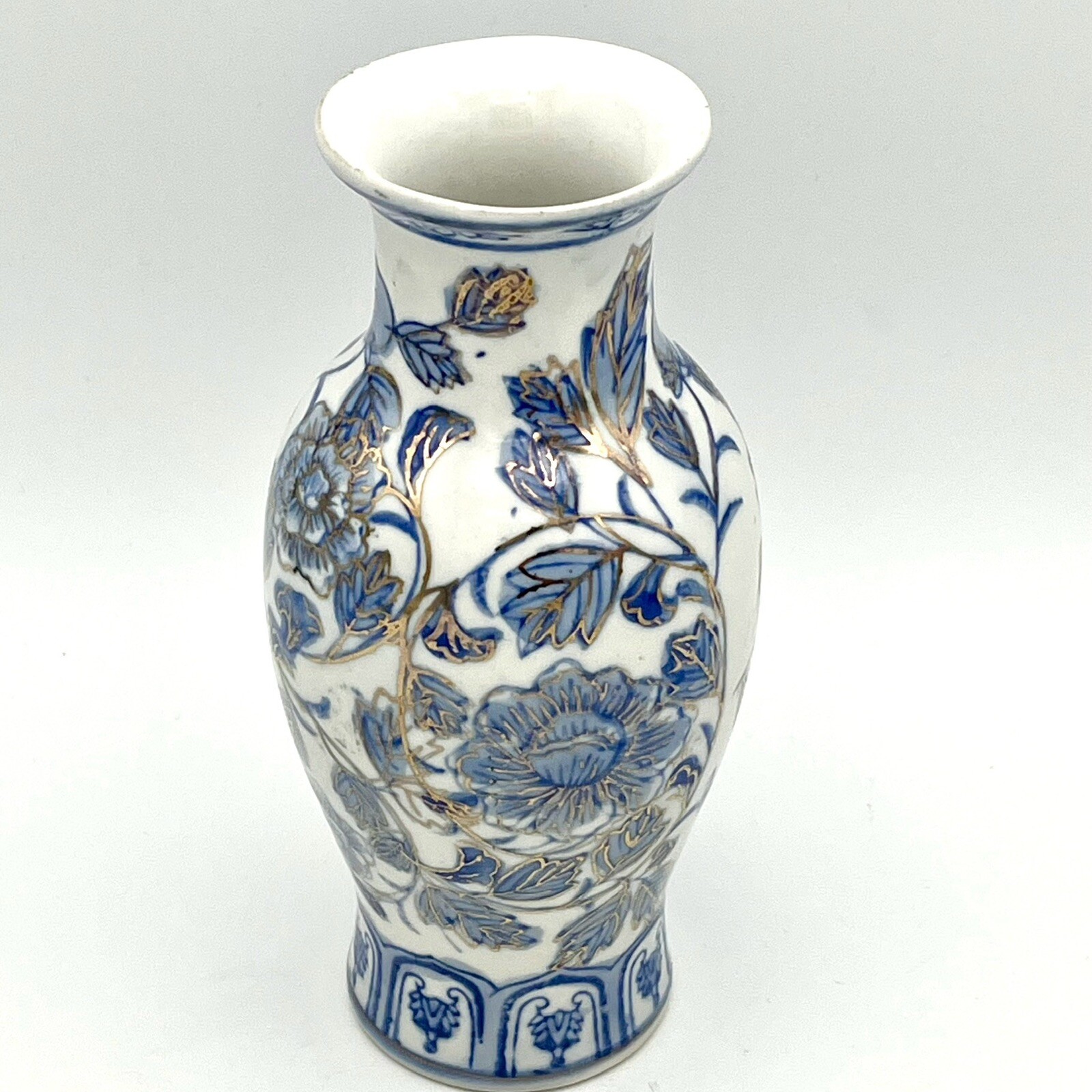 Vintage 6” Blue And White Chinese Porcelain Vase Marked Gold Painted Accents