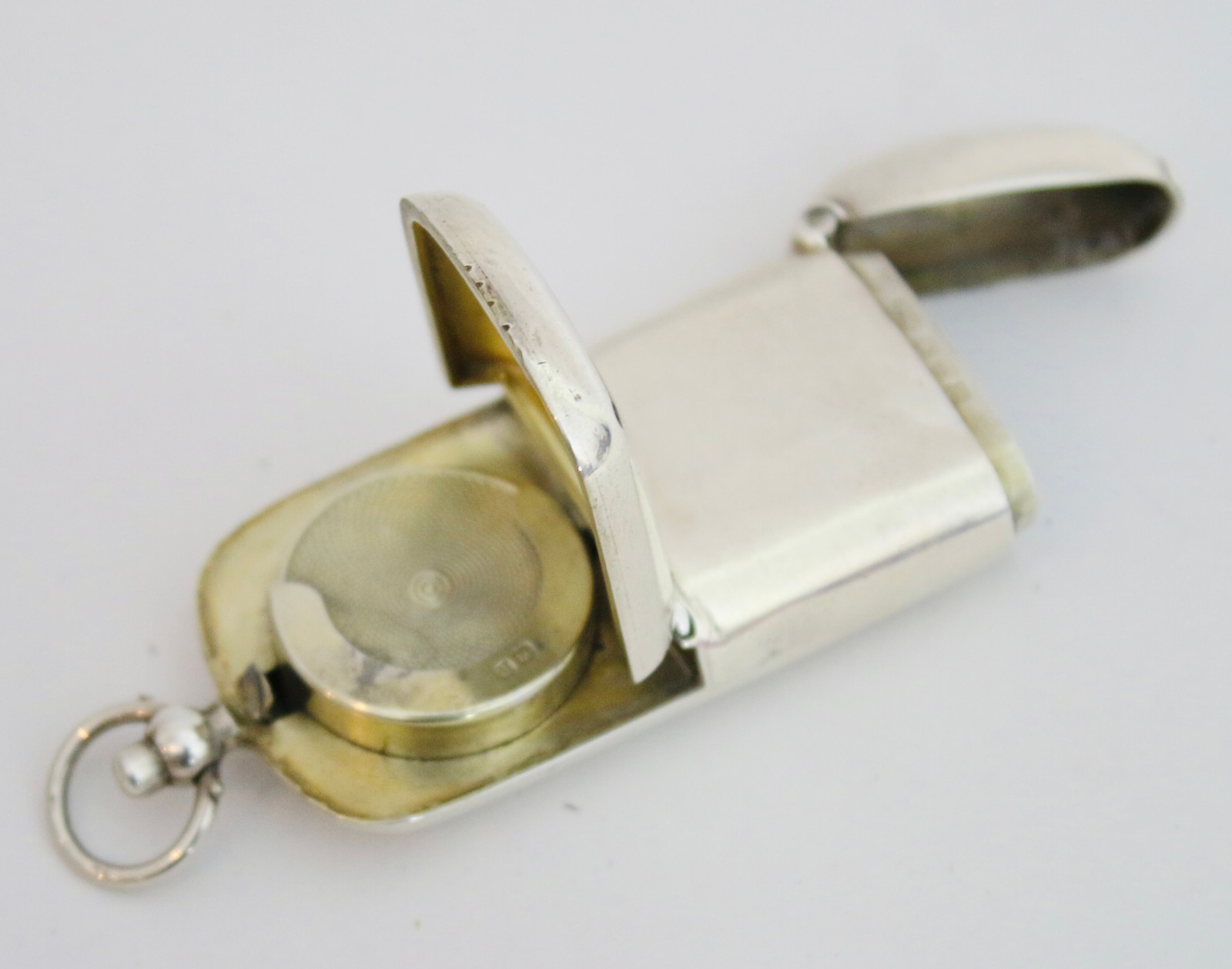 Antique Sterling solid silver vesta sovereign case match safe CHESTER 1900