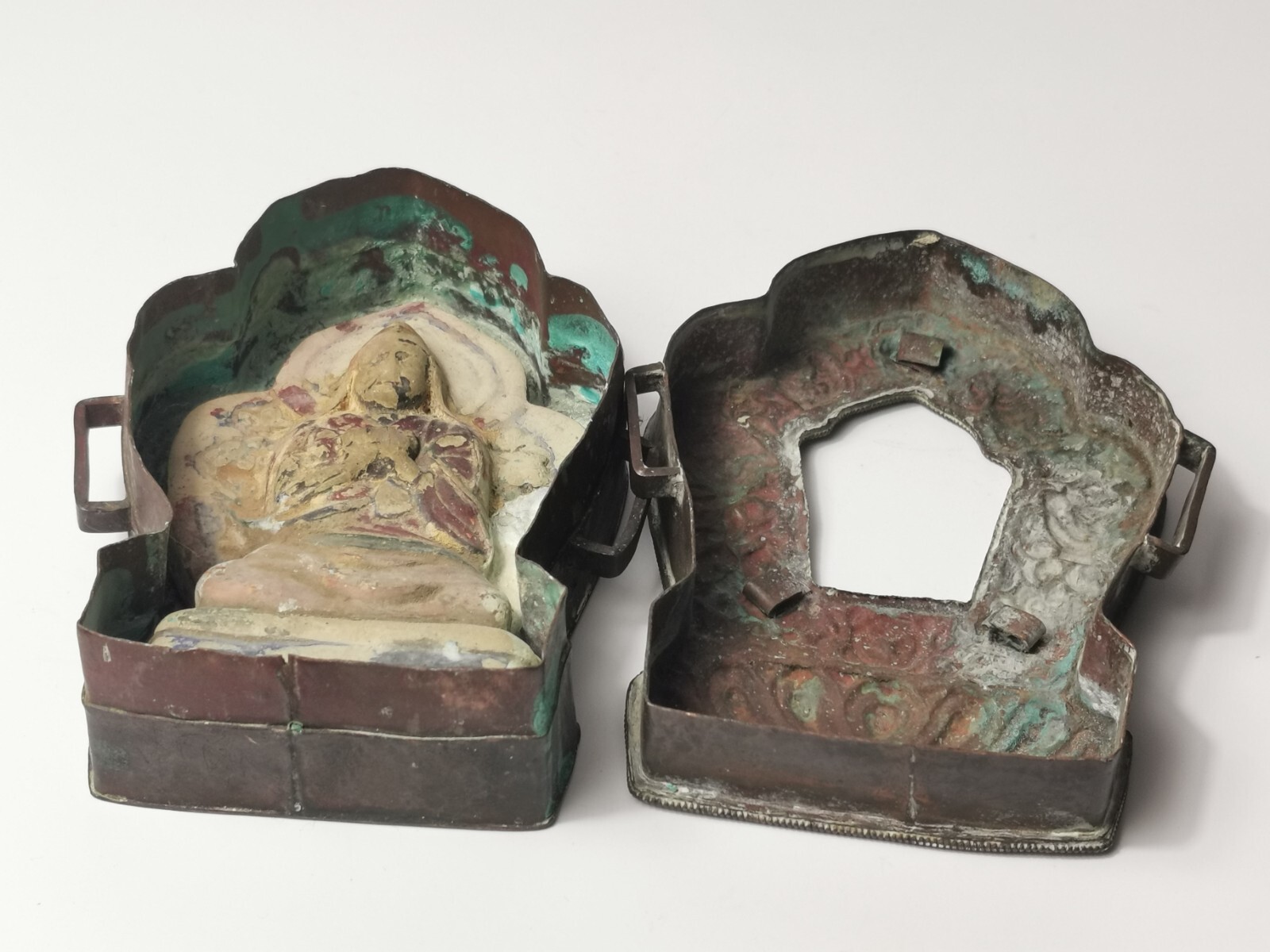 18/19th century Tibetan/Mongolian bronze Gau box filled exact Tsongkapa statue
