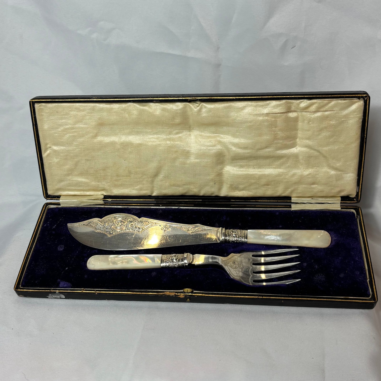 Antique J S & S Fish Servers In Case MOP Handle Silverplate Fork & Knife In Case