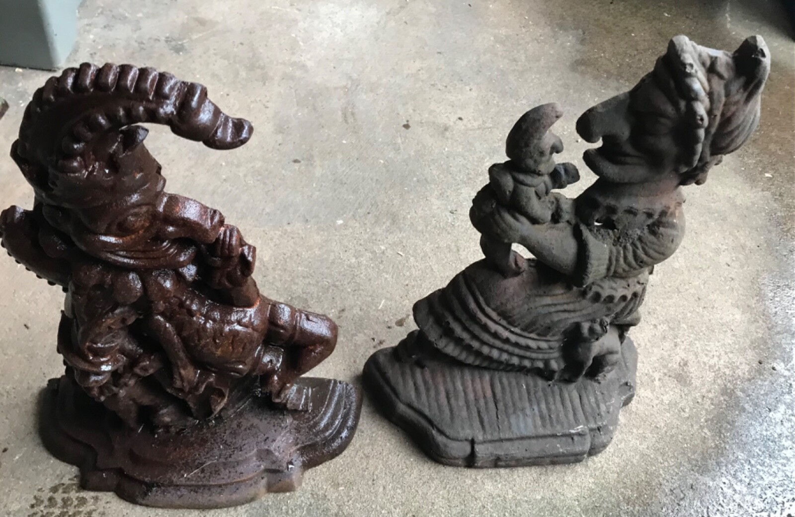ANTIQUE VICTORIAN Mr Punch and Judy CAST IRON DOOR STOP (Very heavy)