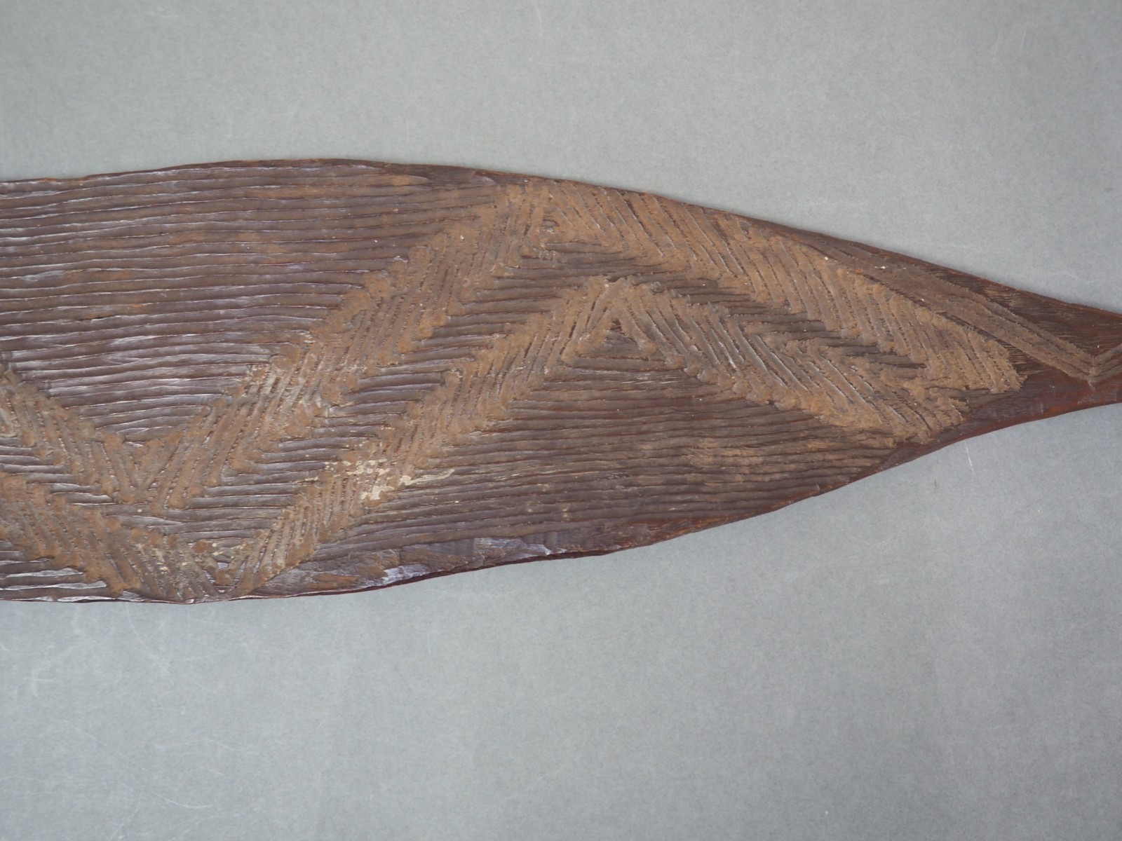 LARGE OLD ANTIQUE AUSTRALIAN ABORIGINAL TRIBAL ART CARVED WOODEN WOOMERA STICK