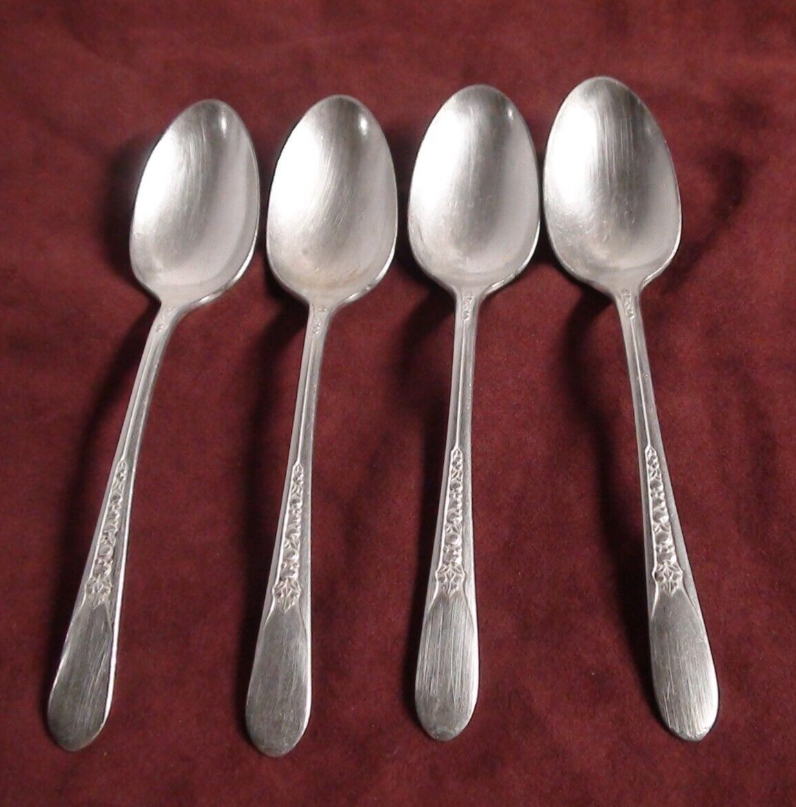 WM ROGERS I.S. PRISCILLA LADY ANN 4 SILVERPLATE TEASPOONS VINTAGE 1941