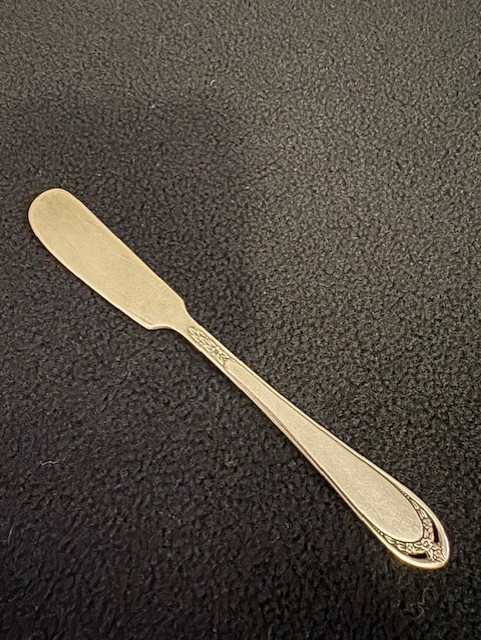 Vintage 1847 Rogers Bros IS 6 1/8″ Silverplate “LOVELACE 1936” Butter Knife