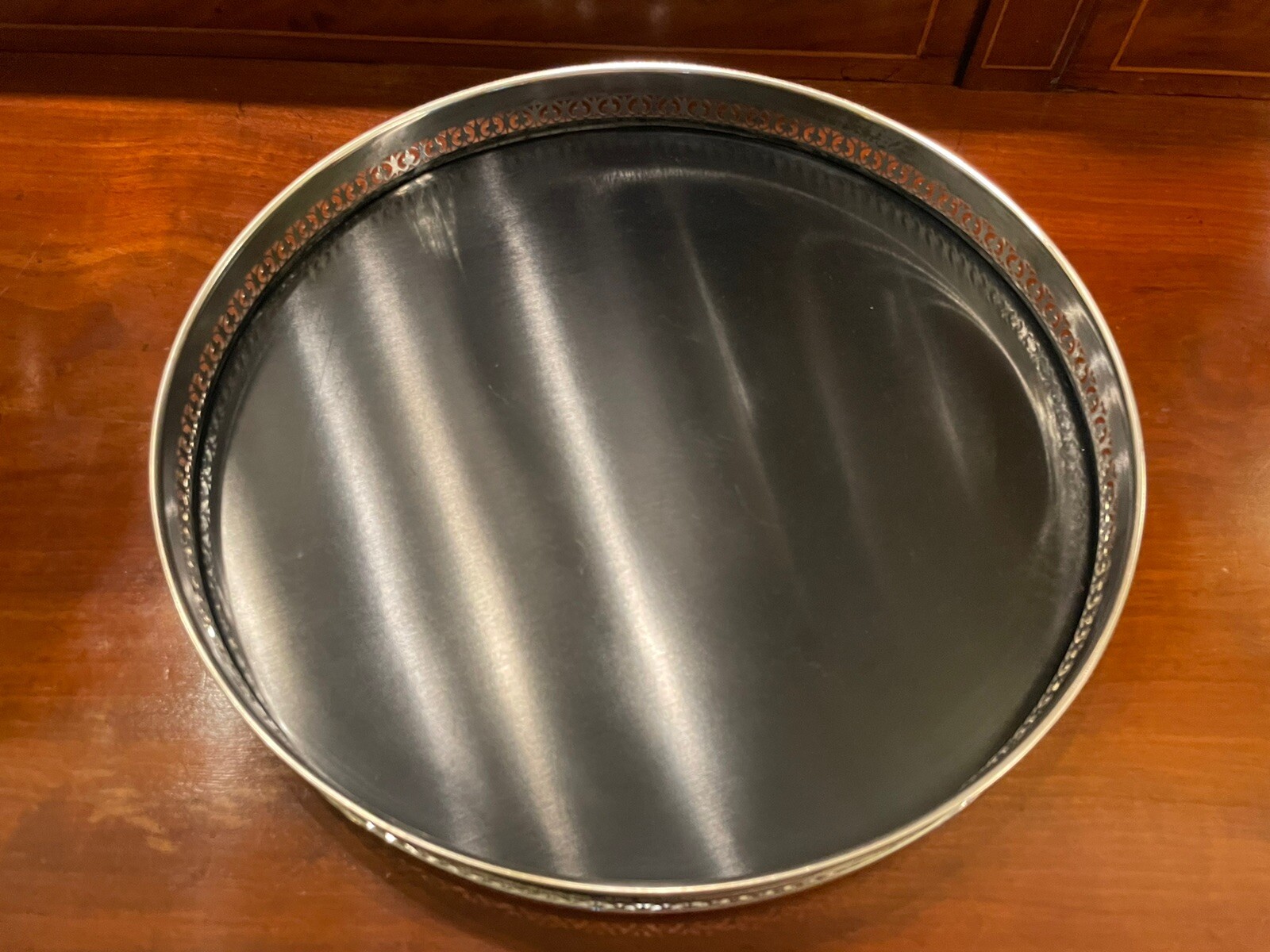 REGAL MCM LARGE DECO ERA CLASSICAL STYLE ROUND SILVER GALLERY BAR SERVING TRAY