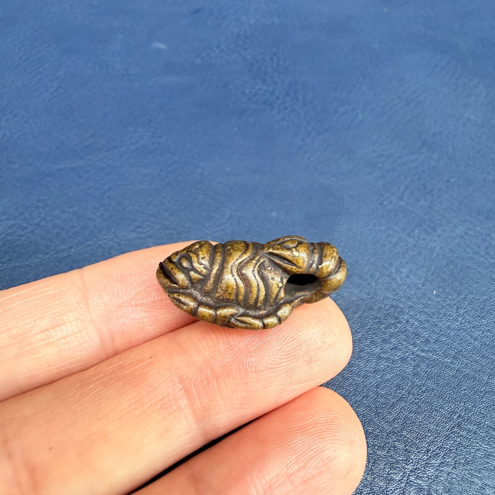 2 PCS Old Chinese Tibetan Buddhism Yellow Lima Copper Scorpion Pendant Amulet