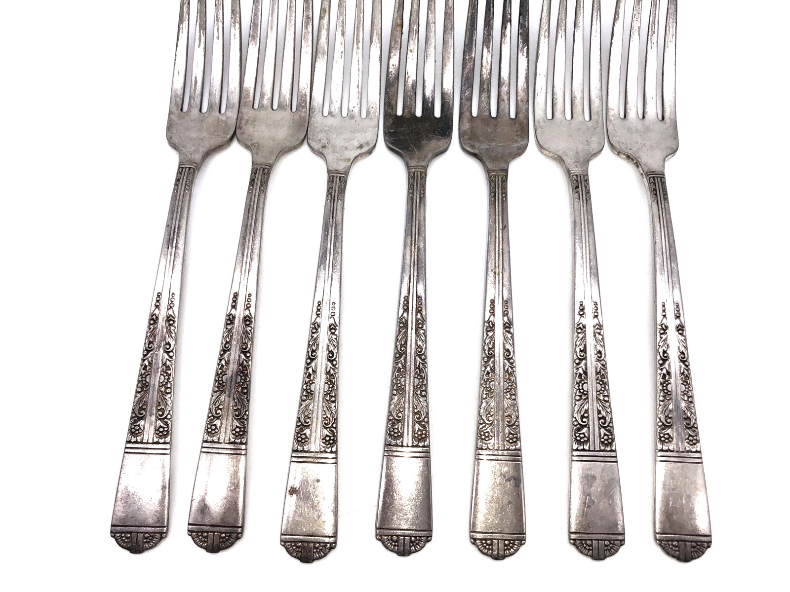 7 Oakleigh/Royal York Silver Plate Salad Forks Oneida Community 6″ Tudor Plate