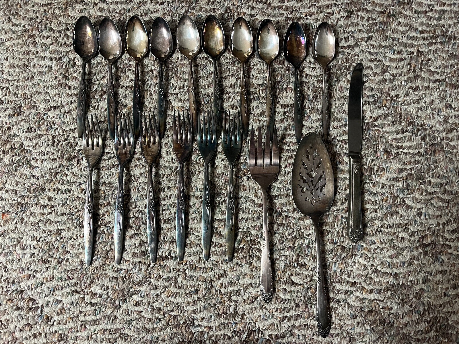 Oneida 1960 Community Silverplate Flatware Enchantment Gentle Rose 19 PIECES