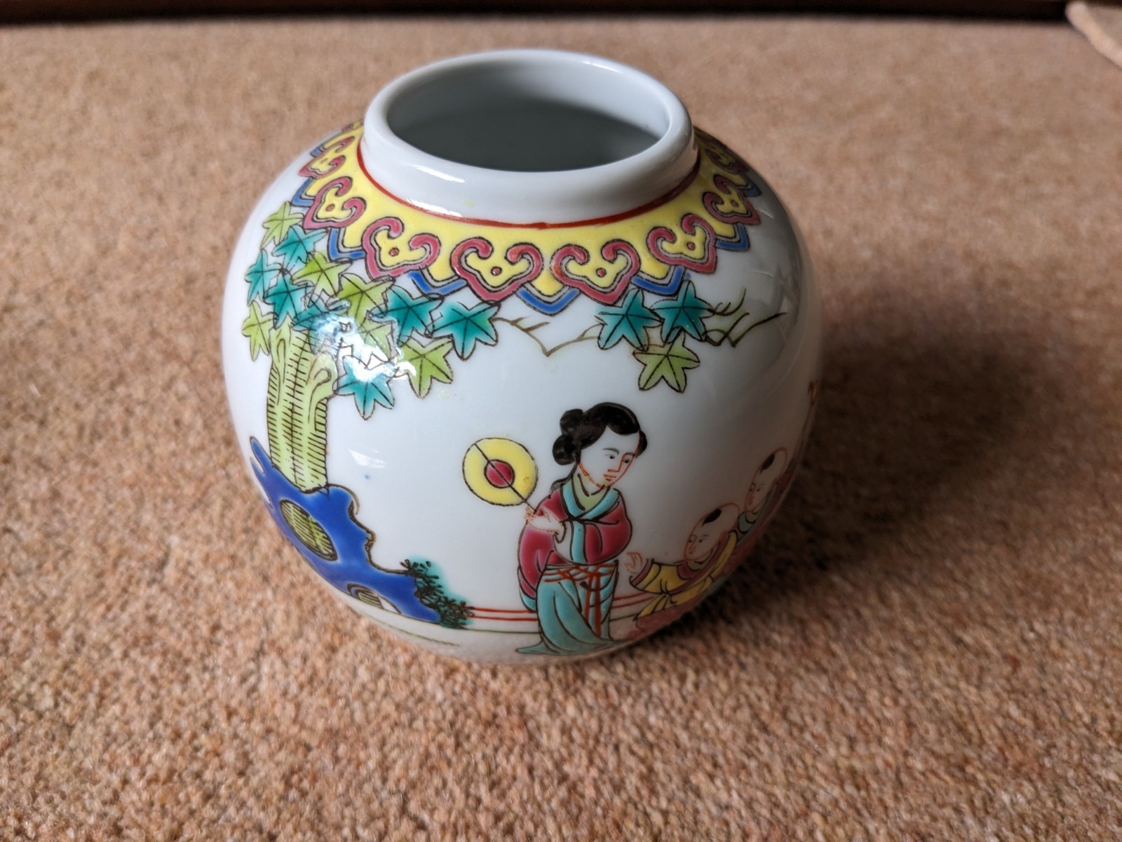 Vintage Chinese 4″ tall Jar – Jingdezhen Famille Rose 1980s.