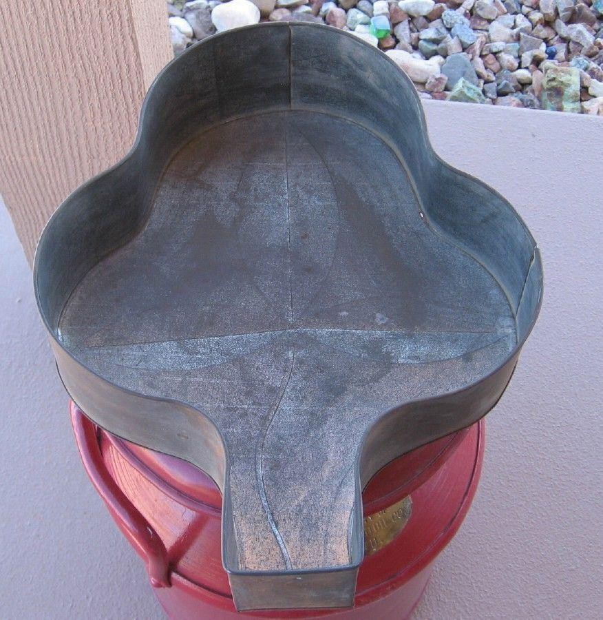 ANTIQUE PRIMITIVE ST PATRICK CLOVER LEAF TINSMITH HAND MADE MOLD BAKING TIN PAN
