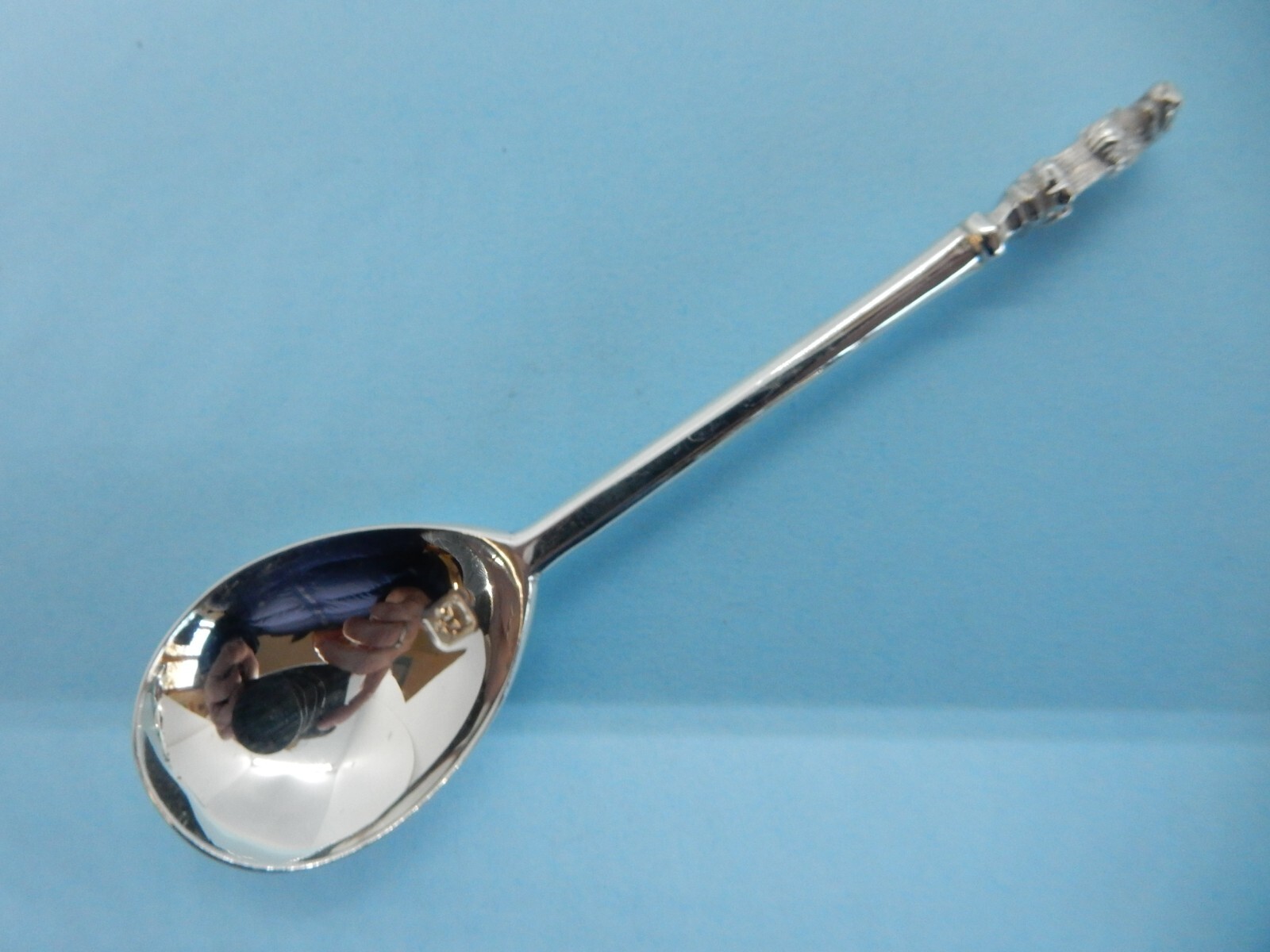 Boxed Set of 8 MEDIEVAL STYLE Solid SILVER Teaspoons GOLDSMITHS London 1936/7