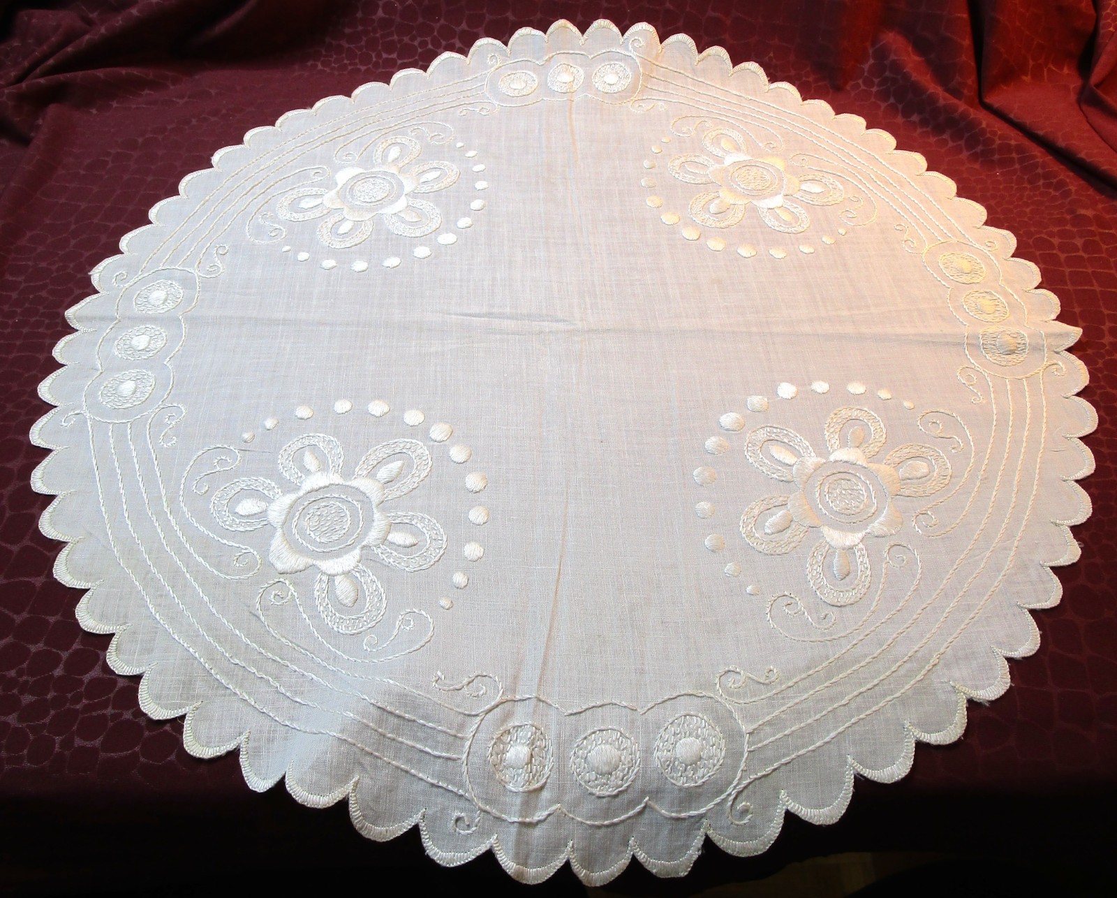 Antique Arts & Crafts Style Round Linen Centerpiece Whitework Embroidery