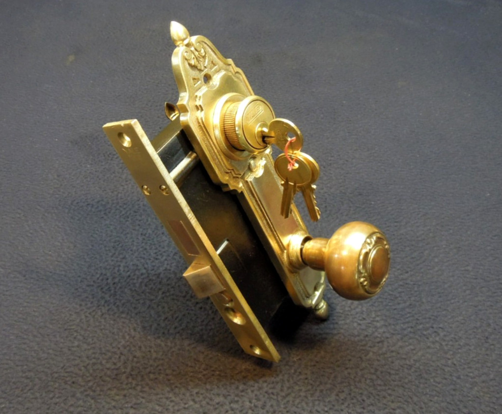 Antique Entry Mortise Lock Brass Knobs & Plates Cylinder Lock w/ 3 keys – Yale