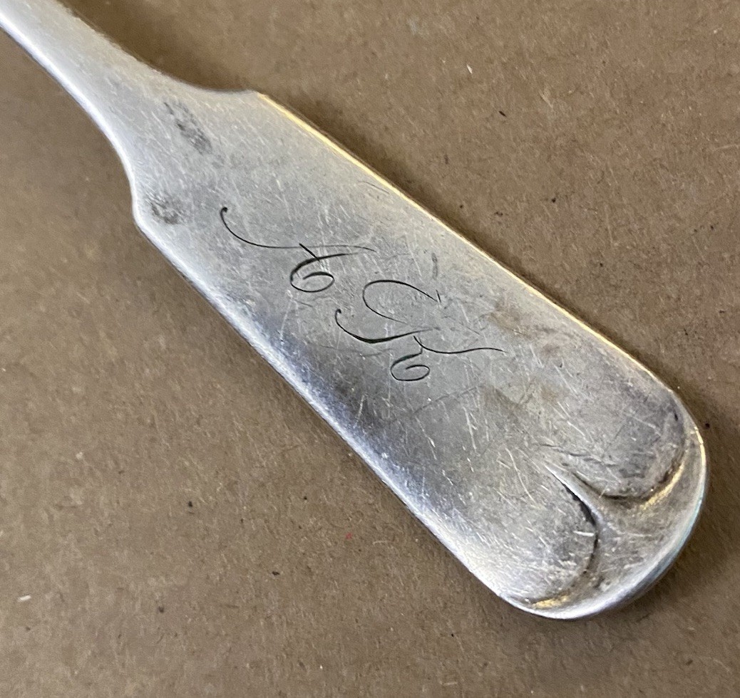Antiq Rogers & Bros Silverplate 7 1/4” Tipped Oval Soup Spoon Wing Fiddle Mono