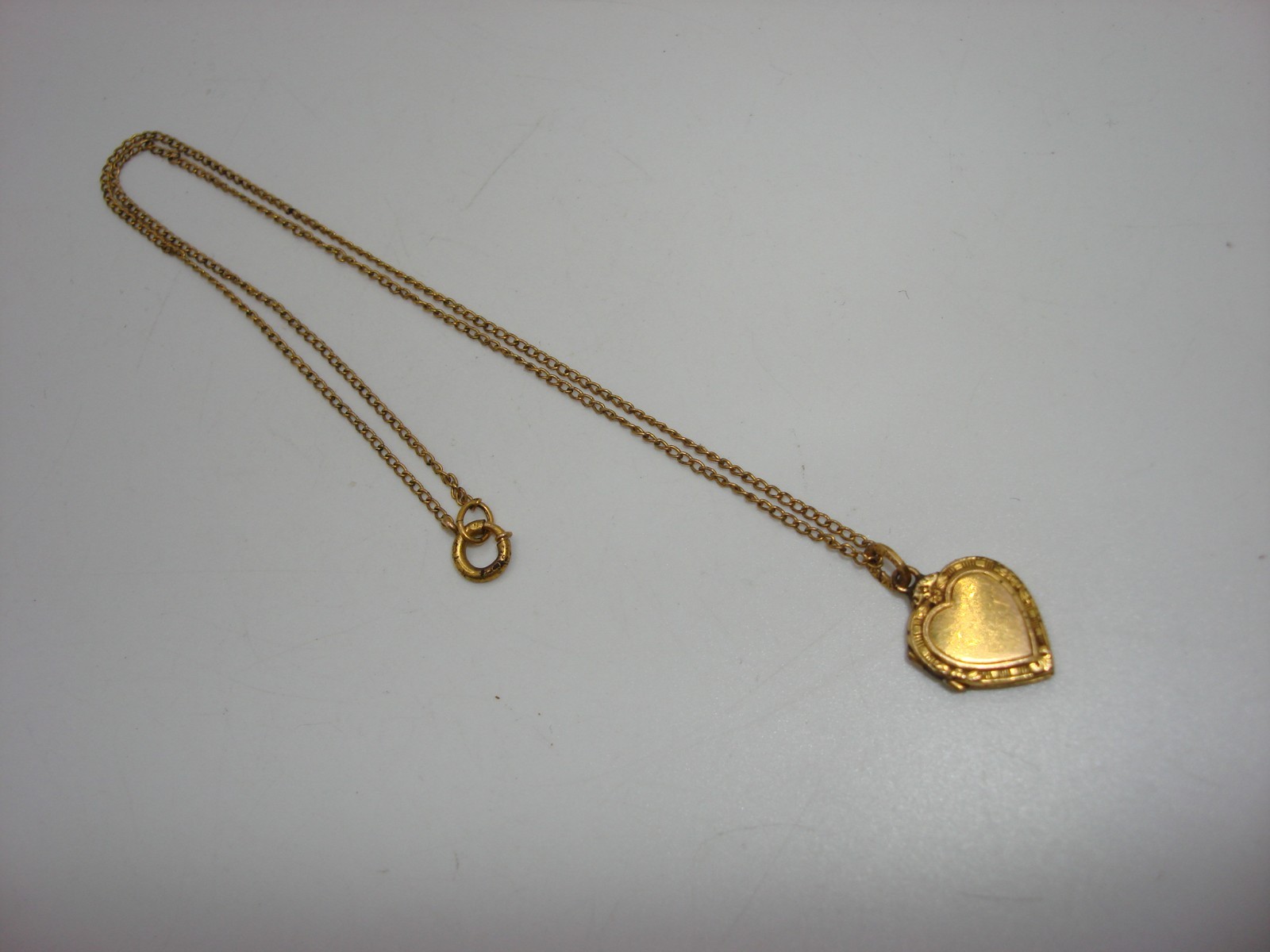 VINTAGE HAYWARD GOLD FILLED PETITE LOCKET YOUTH NECKLACE!