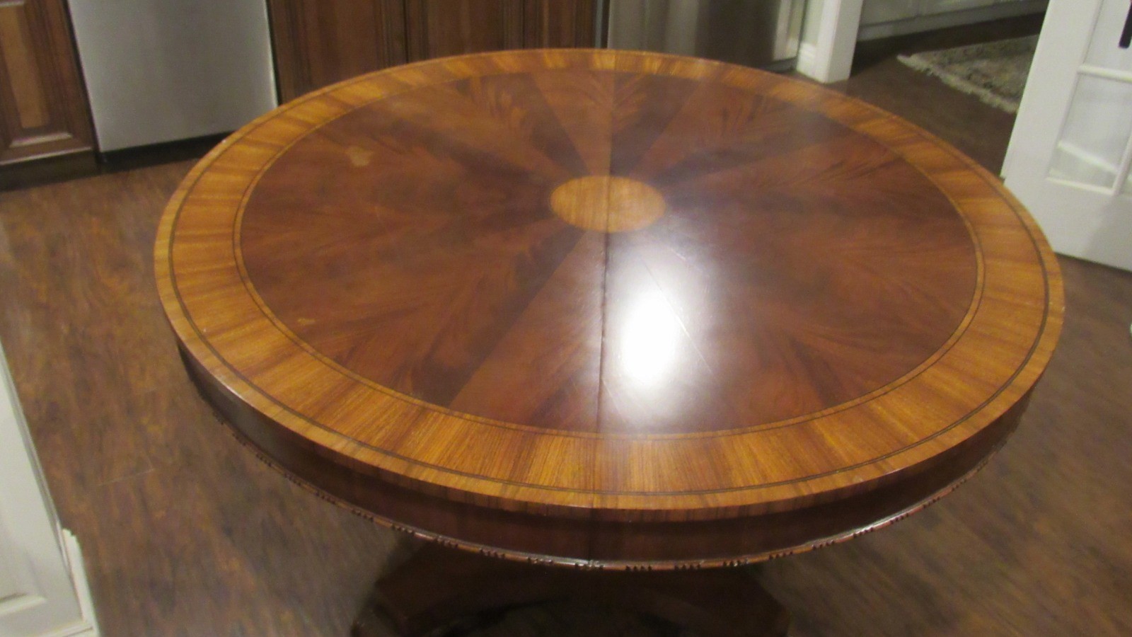 Ethan Allen Flame Mahogany Round Kitchen Dining Room Table Amazing