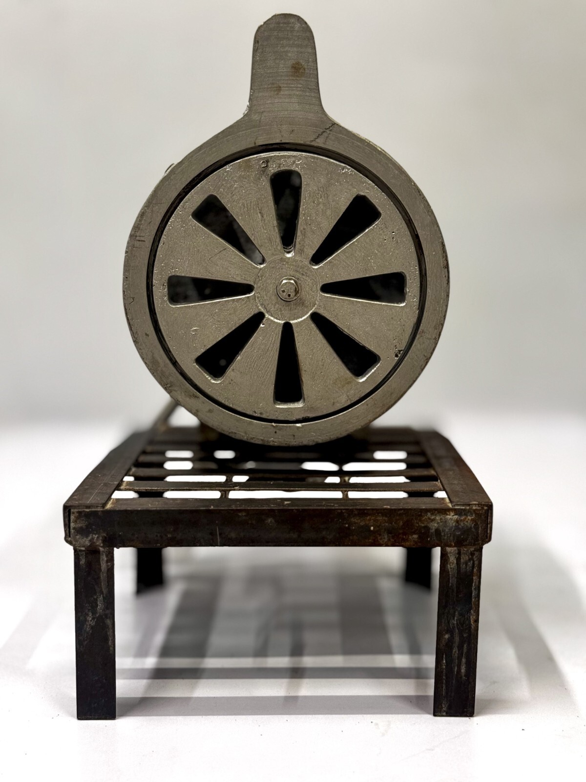 Made in India Kheraj Nautical Iron Hand Siren – Industrial Floor-Mount Ship Horn