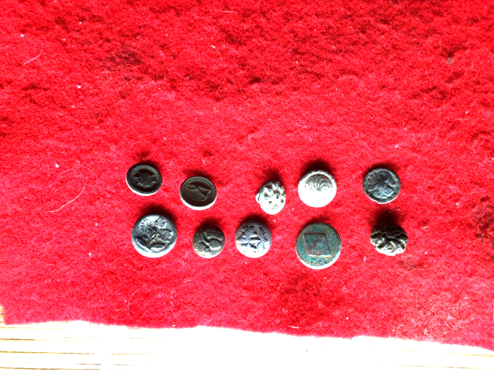 DETECTING FINDS 10 DESIGNED REV WAR COLONIAL GEORGIAN BUTTONS