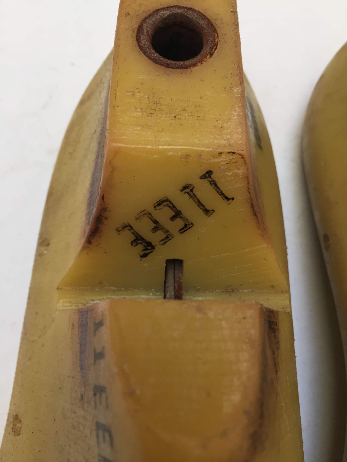 VINTAGE PAIR OF SIZE 11 EEE SHOE LASTS FROM JONES & VINING OF MOLDED PLASTIC
