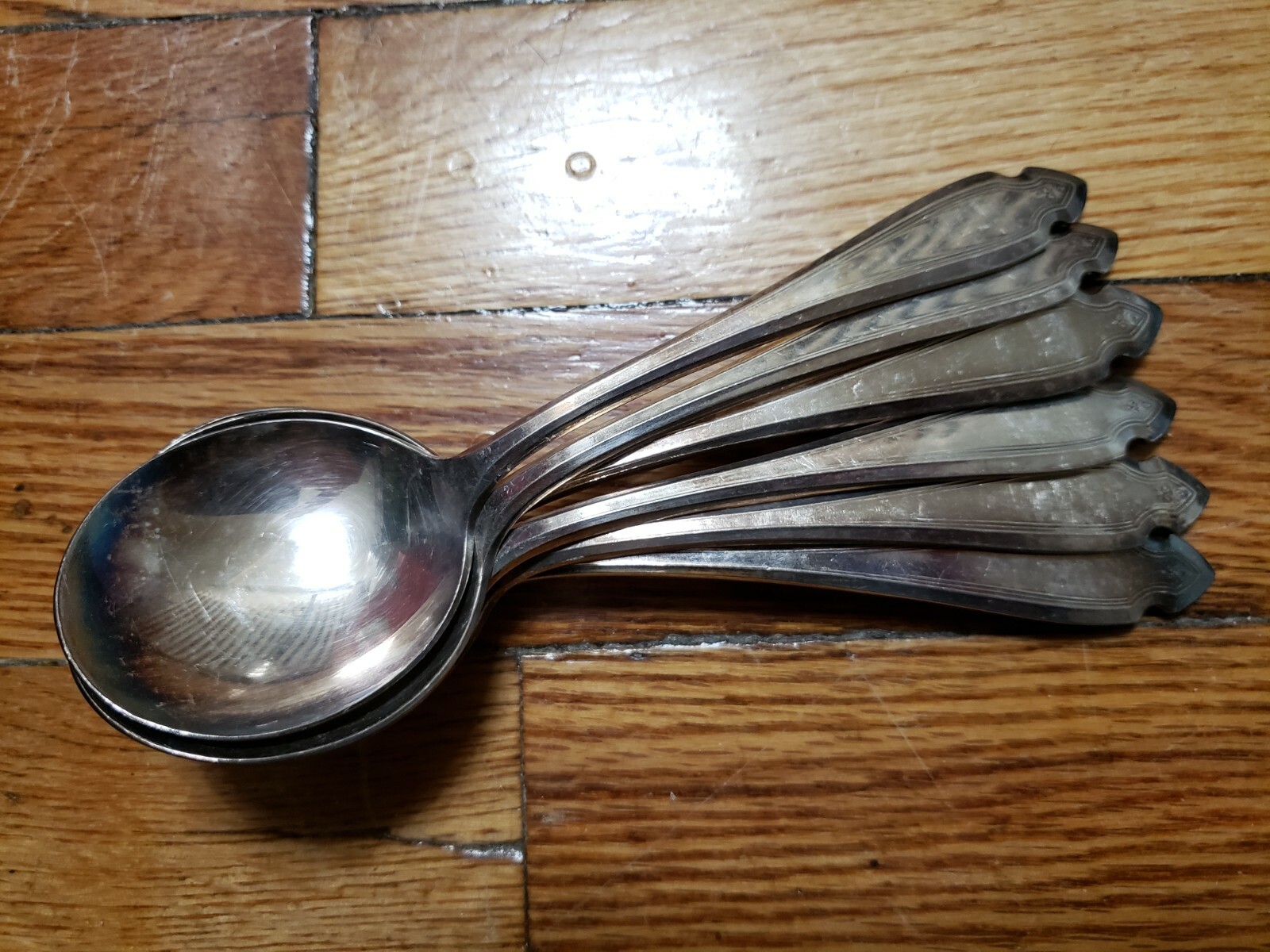 6 ANTIQUE VINTAGE COLLECTIBLE SPOONS 6.75″ HEIRLOOM SILVER PLATE – 1920