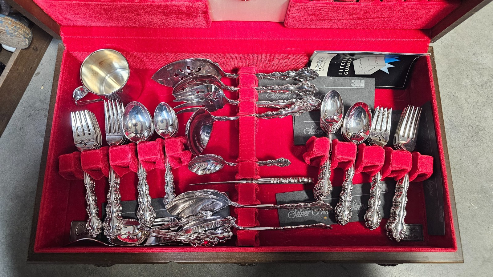 Oneida / Community ~ Modern Baroque Silverplate ~ 75 pc. Service for 12/Case