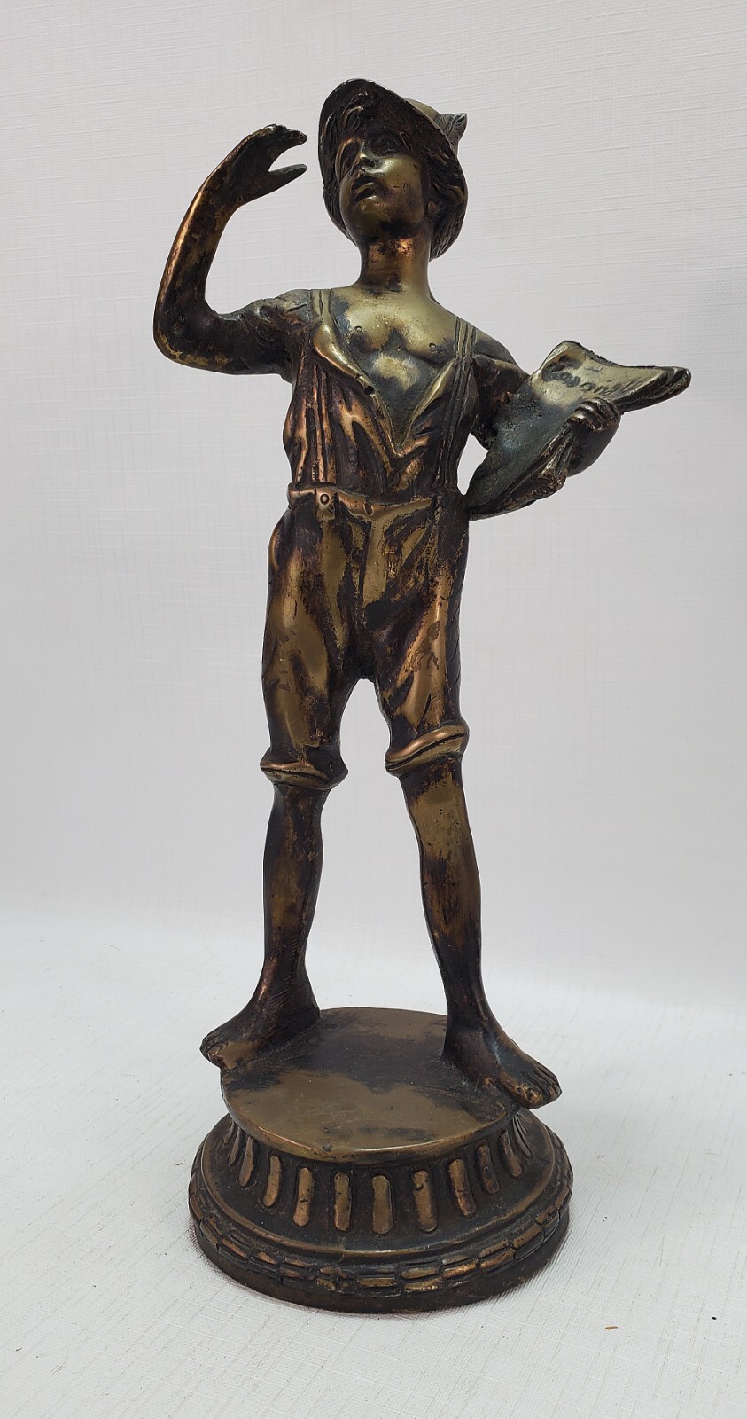 Bronze newsboy hawking newspaper Boy figure 12.25″ memorabilia bygone era 1900’s