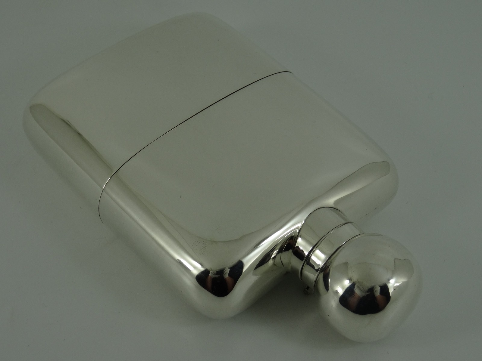 SOLID STERLING SILVER HANDSOME GEORGE V HIP FLASK & CUP BIRMINGHAM 1911 235G