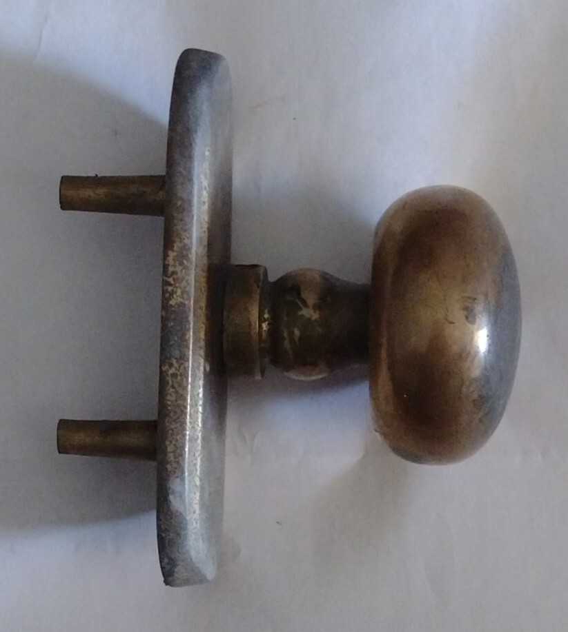 Vintage Metal Door Knob Bronze 4″ Length 1.5″ Width 0.25″ Spindle