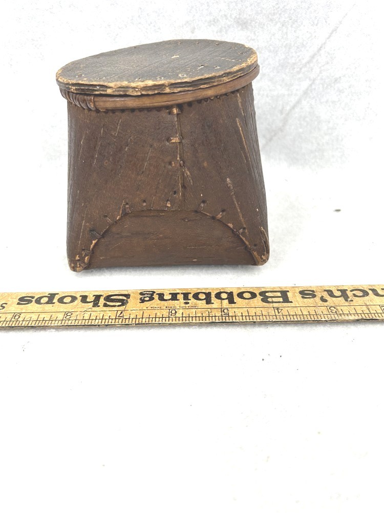 antique birch bark box with lid Native American Northeast USA original 1800s