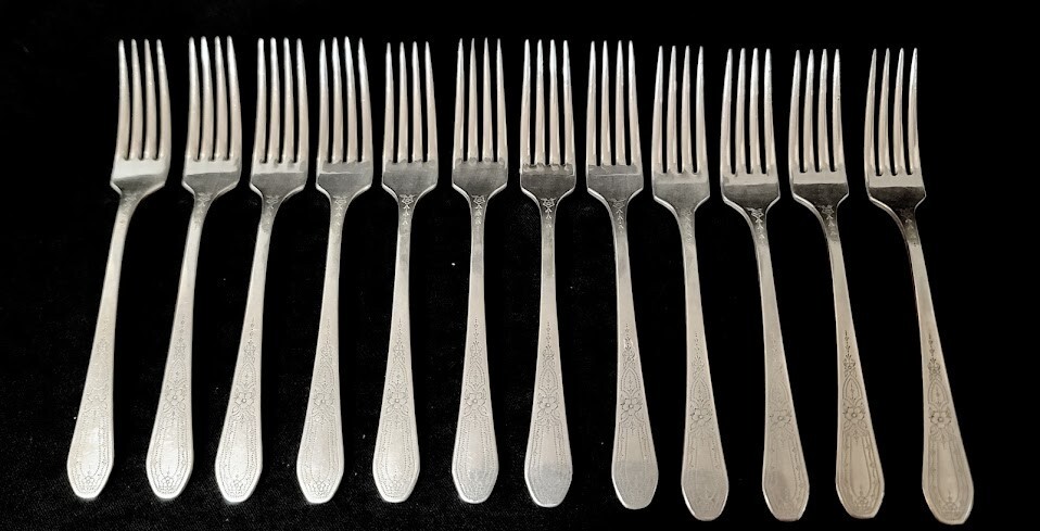 12 DINNER FORKS 7 1/8″ PAUL REVERE ONEIDA COMMUNITY SILVERPLATE
