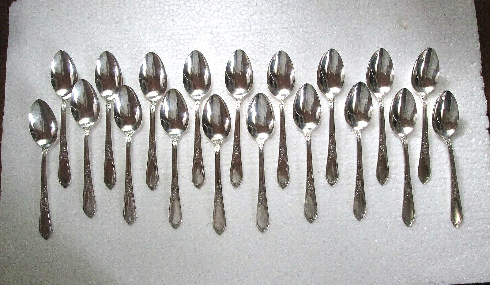 Vtg 19 Oneida Silver Community Par Plate Camille Silverplate Teaspoons Flatware