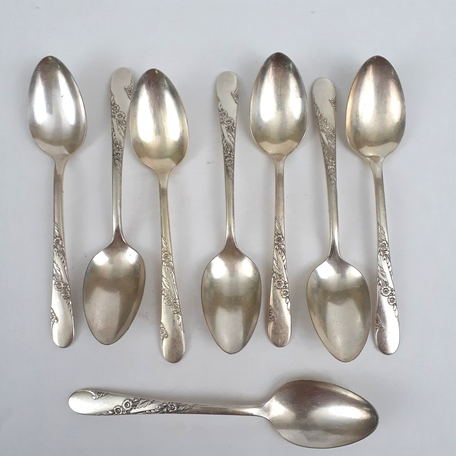 8 Oneida Community Tudor Plate BRIDAL WREATH Silverplate 6″ Teaspoons