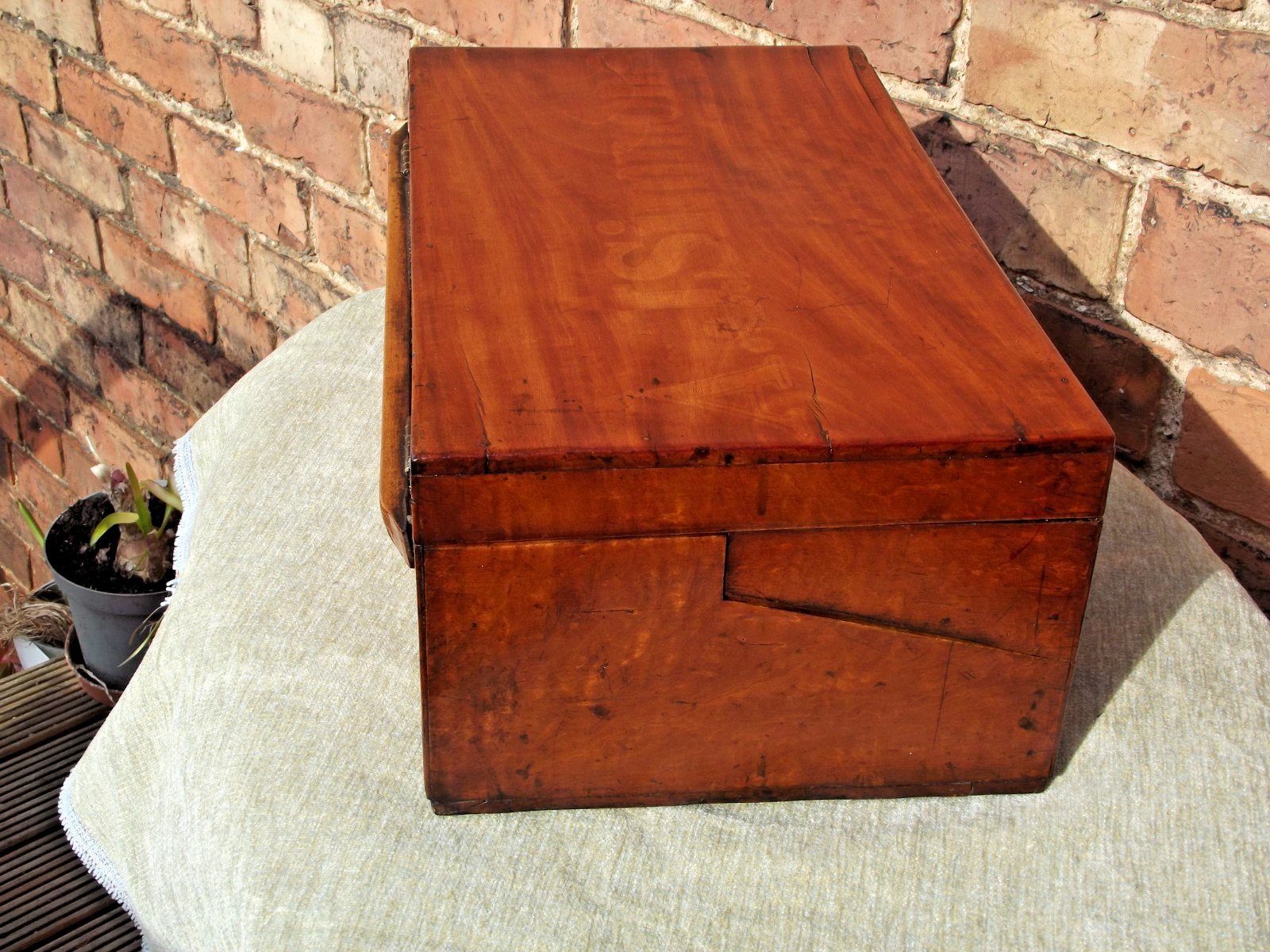 Interesting three-fold Writing Slope with ruler two types of secret compartments