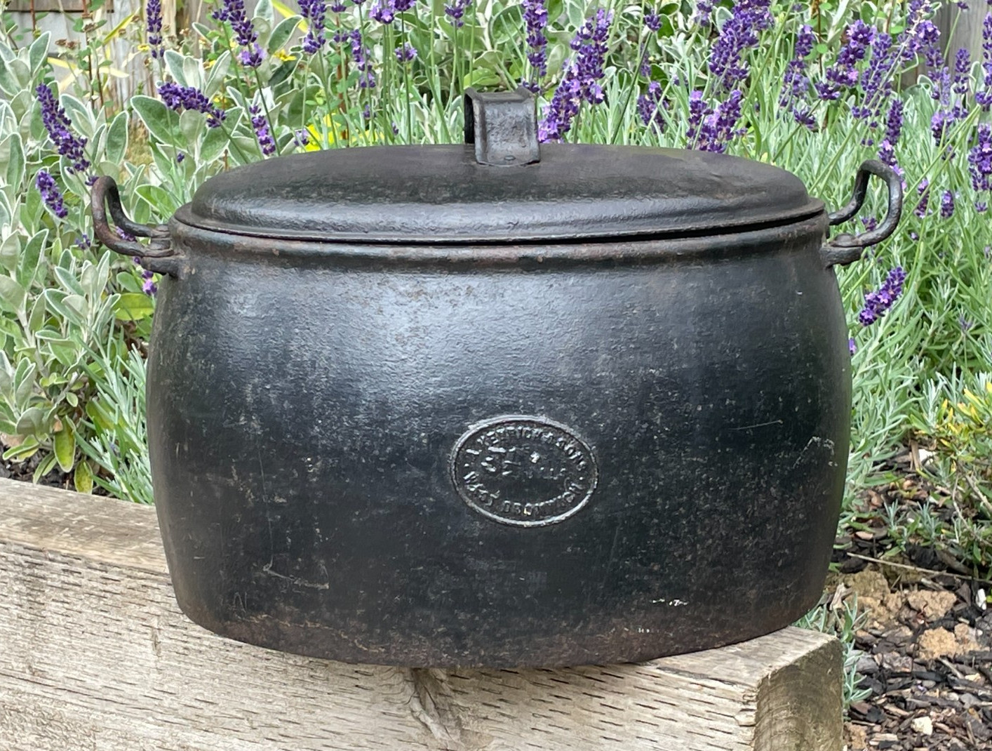 Antique Vintage Kenrick & Sons 3-1/2 Gallon Gypsy Cast Iron Cooking Pot & Lid